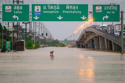 Thailand Deploys Aircraft Carrier for Flood Relief